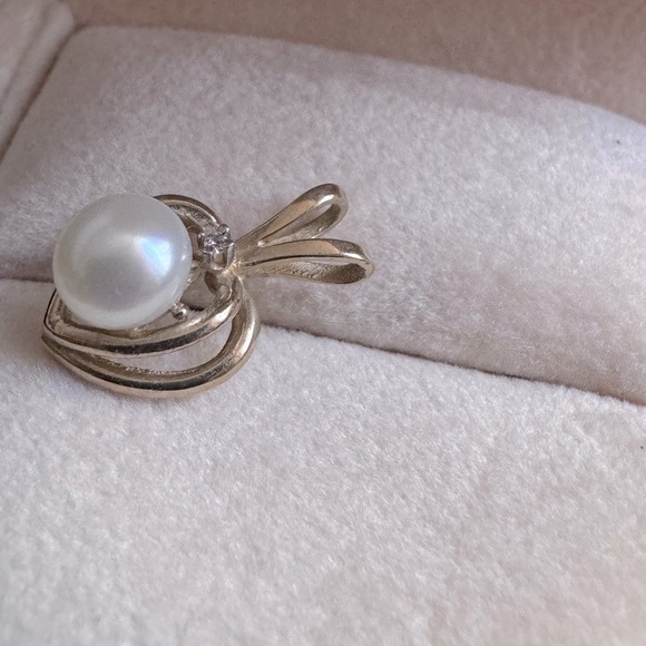 ✨Stunning Vintage 14K Yellow Gold, Pearl and Diamond Charm for Necklace/Bracelet - Picture 3 of 13